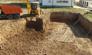 Рытье котлованов под фундамент в Осинниках – цена от 2592 руб. за м3 | 2Землекопа-Снн