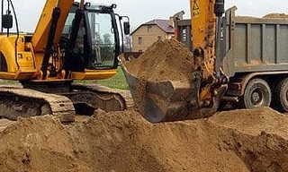 Выкопать яму экскаватором в Осинниках от 933 руб. - 2Землекопа-Снн