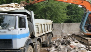 Вывоз строительного мусора с участка в Осинниках недорого от 1555 руб. | 2Землекопа-Снн